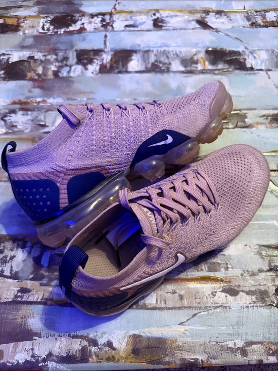 Athletic_Shoes